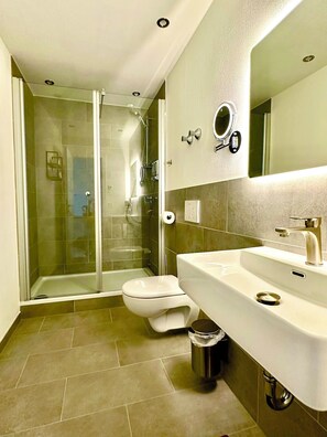 Bathroom - Hotel Bergen Zur Post by Rikas Hotels (Bergen)