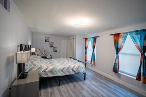 3 bedrooms, internet, bed sheets