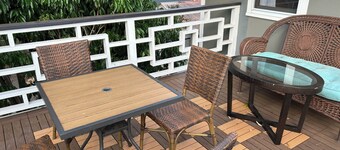 3-bedroom upstairs unit in beautiful Wailuku with AC