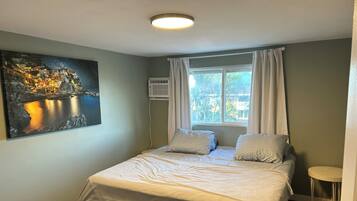 3 bedrooms, internet, bed sheets