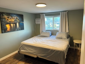 3 bedrooms, internet, bed sheets