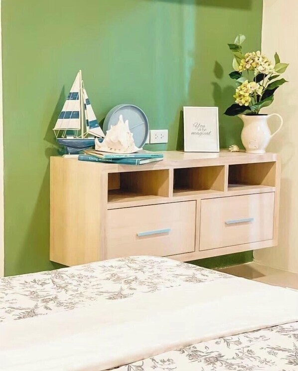 Deluxe Room | Desk, free WiFi