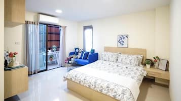 Deluxe Room | Desk, free WiFi