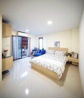 Deluxe Room | Desk, free WiFi