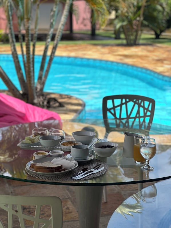 Free daily buffet breakfast
