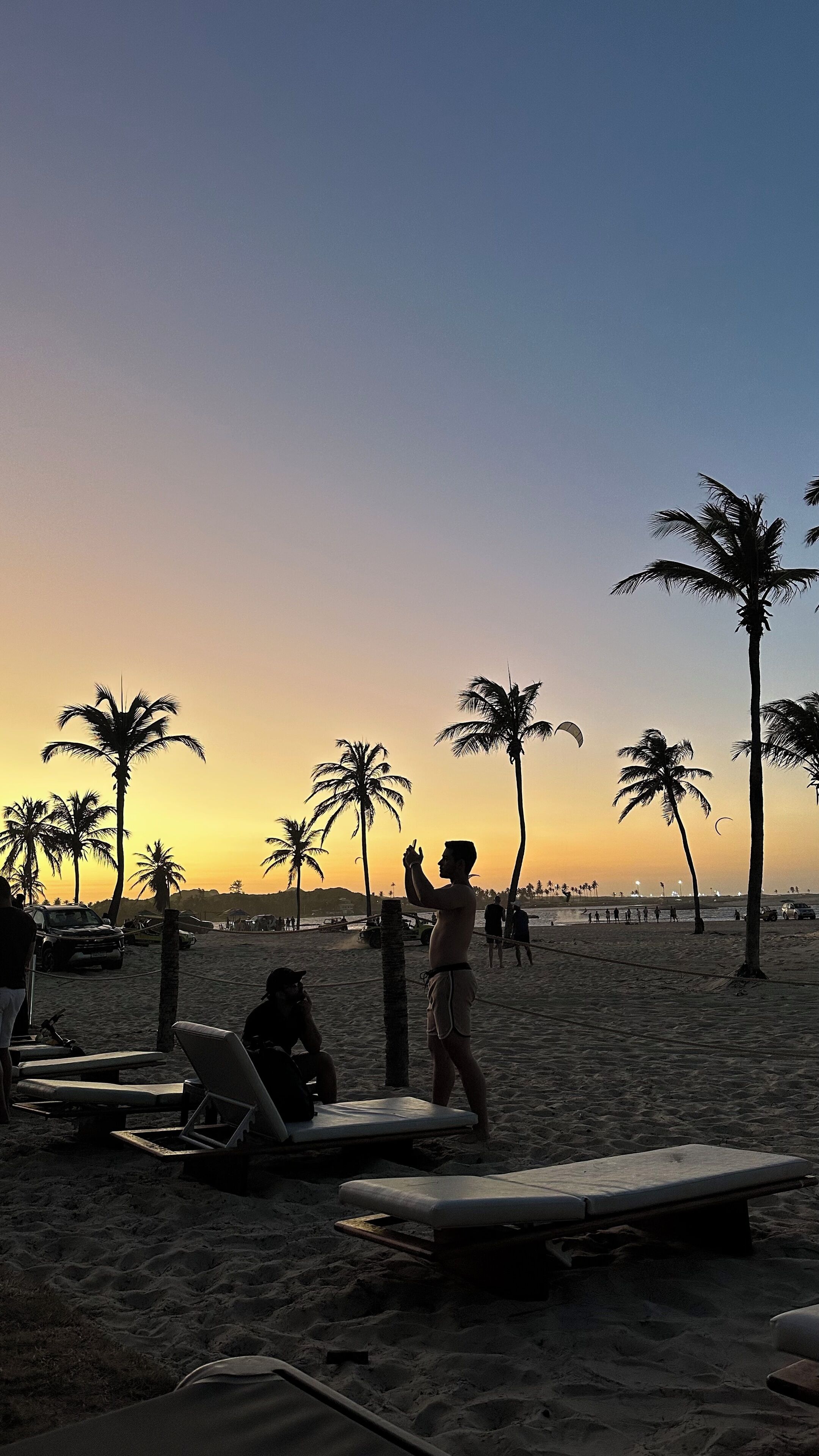 Pantai di sekitar, pasir putih, dan antar-jemput ke pantai