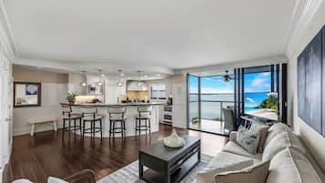 Smart-TV, BĂŒcher, Drucker