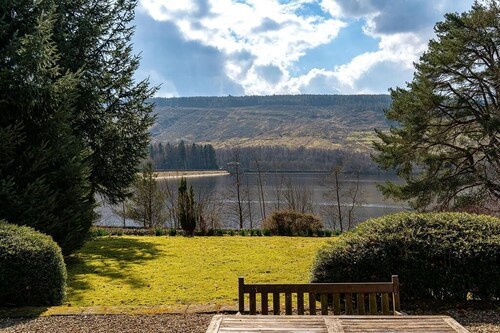 Former hunting lodge in Dark Skies/National Park with spectacular reservoir view