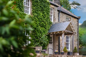 تفاصيل الفندق من الخارج