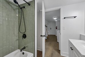 Hair dryer, towels - Mirror Pond Cabin: Rockbridge (Rockbridge)