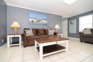 TV - Coastal Comfort in Cherry Grove Beach (North Myrtle Beach)
