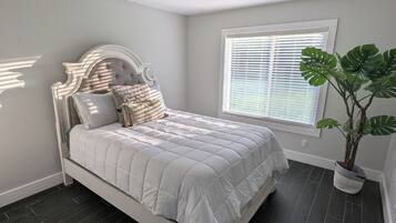 3 bedrooms, iron/ironing board, bed sheets