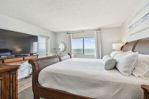 3 bedrooms, desk, iron/ironing board, travel cot