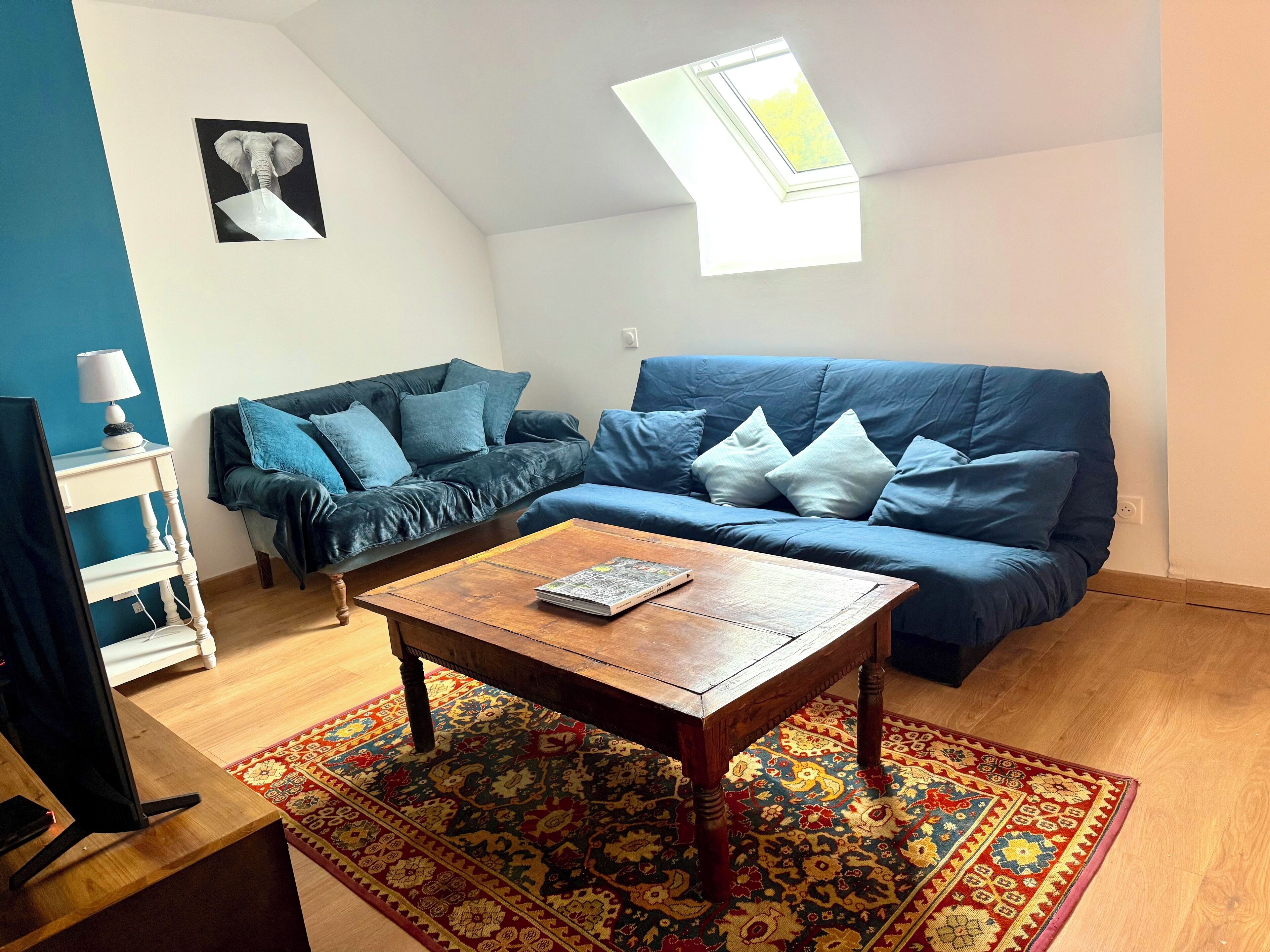 Tv, bordsfotboll och böcker