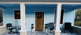 Luxury Cottage full of amenities in Collegedale perfect for a getaway!