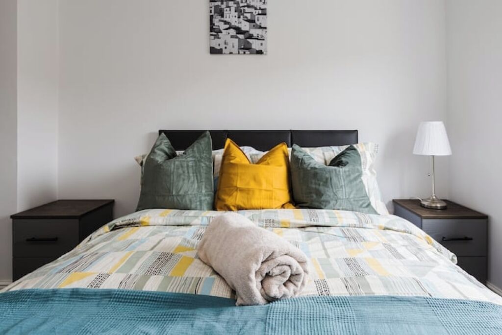 3 slaapkamers, een strijkplank/strijkijzer, wifi, beddengoed