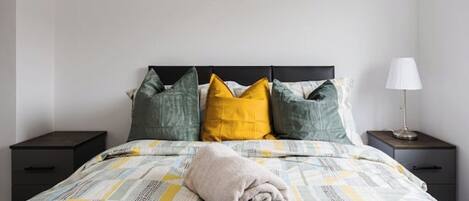 3 slaapkamers, een strijkplank/strijkijzer, wifi, beddengoed