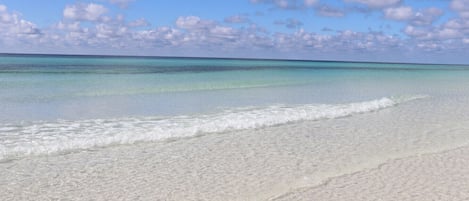 In Strandnähe, Liegestühle, Strandtücher