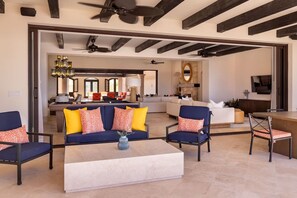 Fernseher, Stereoanlage