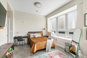 Een strijkplank/strijkijzer, wifi, beddengoed, rolstoeltoegankelijk