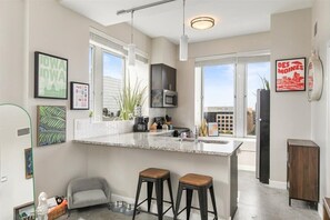 Mikrowelle, Ofen, Herdplatte, Geschirrspüler