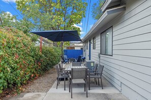 تناول الطعام بالخارج