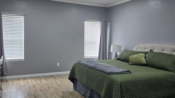 Cuna de viaje, wifi y ropa de cama