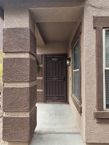 Terrific 3-bedroom single level house with AC in Apache Junction