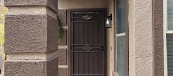 Terrific 3-bedroom single level house with AC in Apache Junction