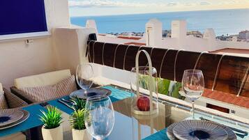 تناول الطعام بالخارج