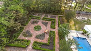 المنطقة المحيطة بالمنشأة