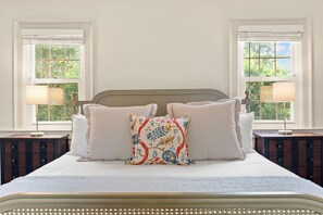 4 bedrooms, iron/ironing board, WiFi, bed sheets - Stunning Home w/Private Pool, Garden & Firepit (Salisbury)