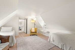 4 عدّة غرف نوم ومكواة/لوح كي وواي فاي وملاءات أسرّة