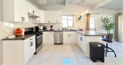 Haven Getaway 4-bedroom house in wonderful Anaheim with AC