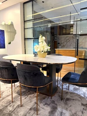 Appartement, vue ville | Restauration dans la chambre