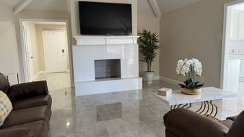 TV, fireplace