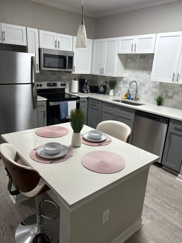 Stylish 1BR in Magnolia Easy Access to Woodlands