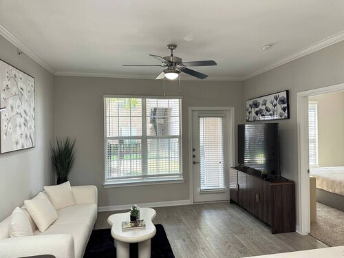 Stylish 1BR in Magnolia Easy Access to Woodlands