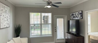 Stylish 1BR in Magnolia Easy Access to Woodlands