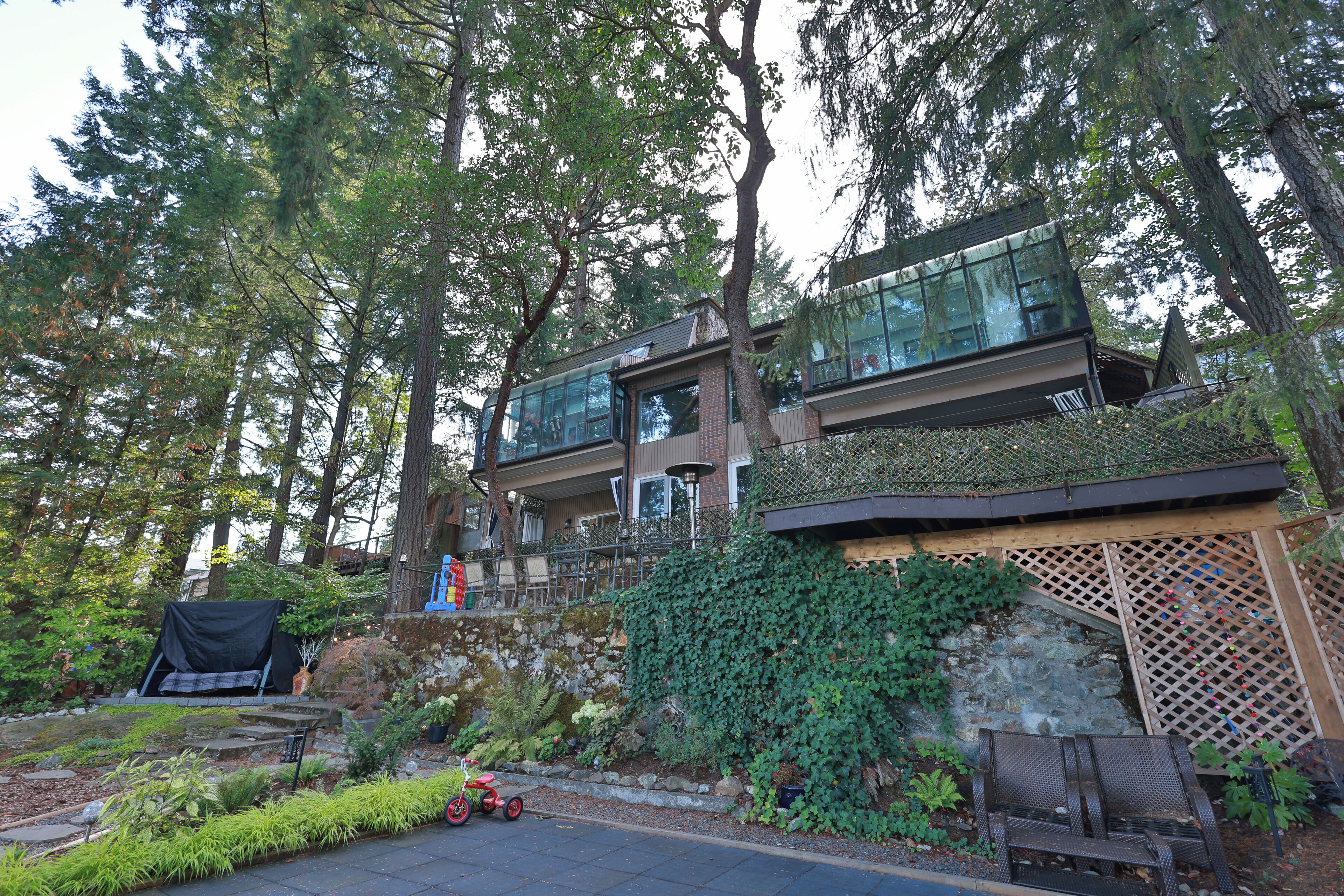 المنشأة من الخارج