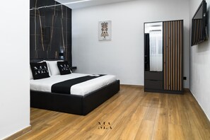 1 dormitori, planxa i posts de planxar, wifi i roba de llit 