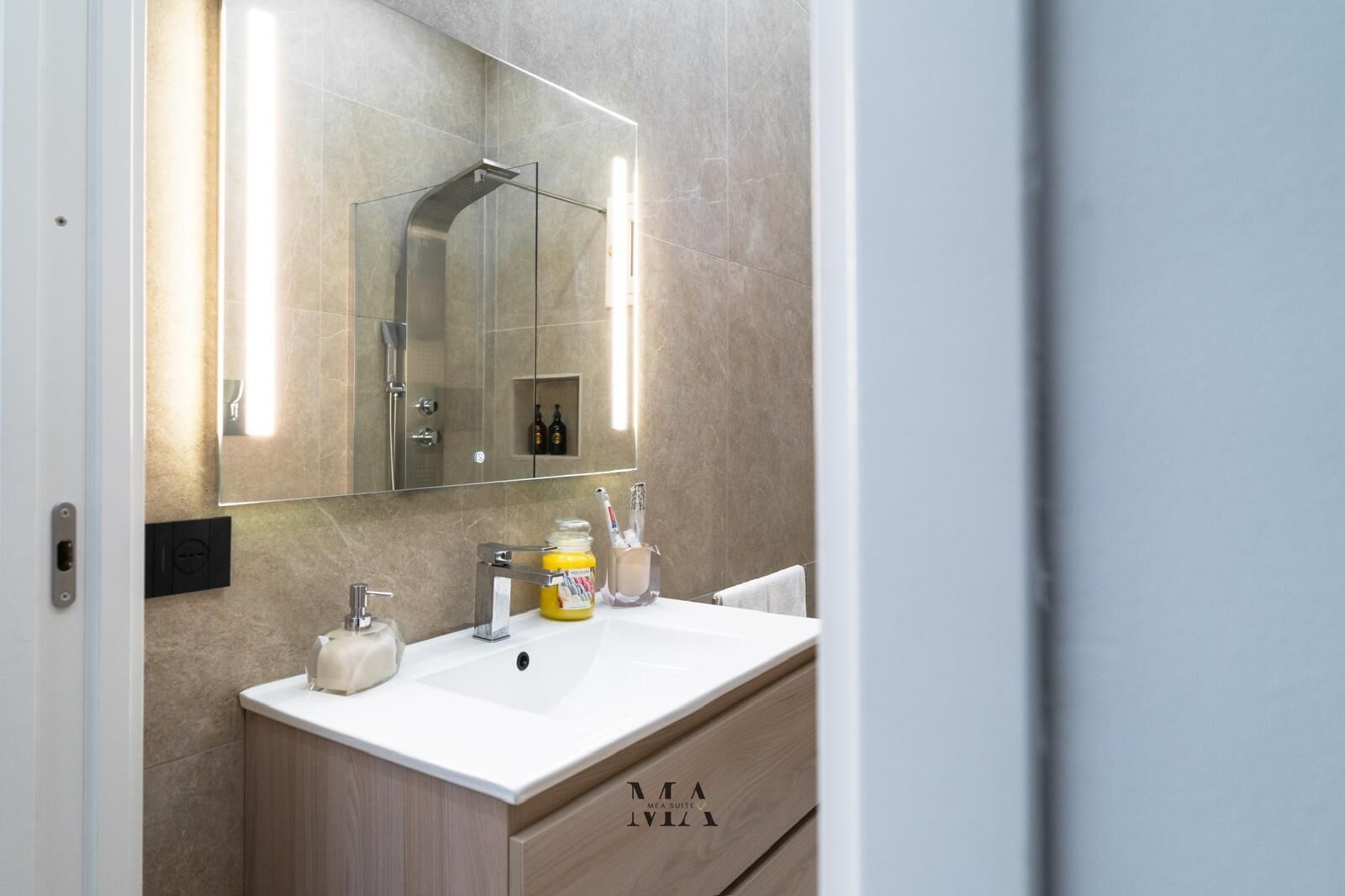 Dusche, Haartrockner, Bidet, Handtücher