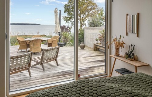 Stunning home in Børkop with house sea view