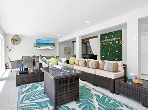 Smart TV, futbolito y tenis de mesa 