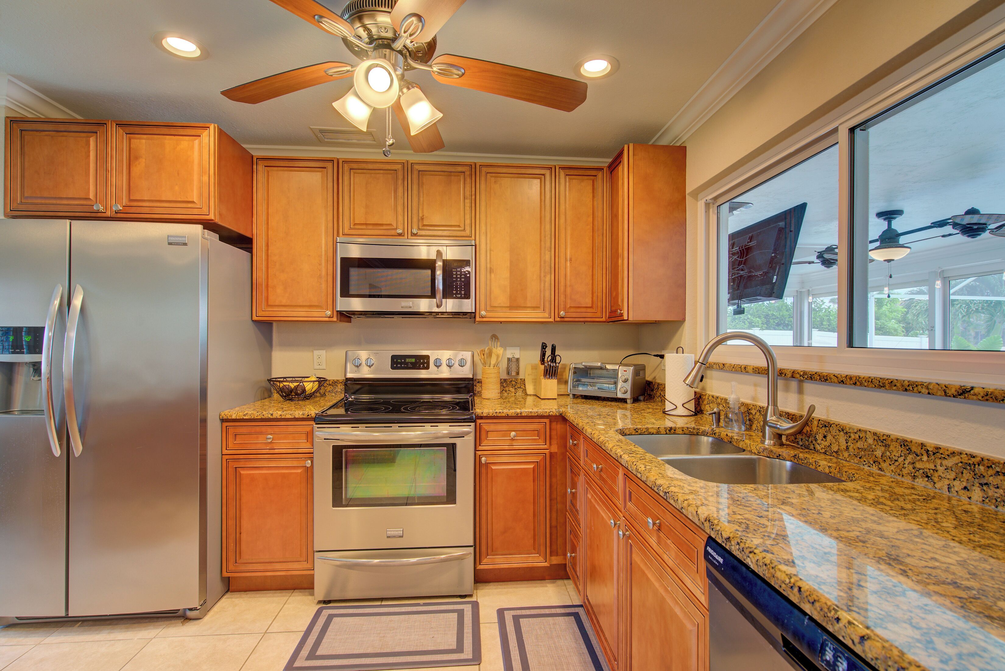 冰箱、微波炉、烤箱、炉灶