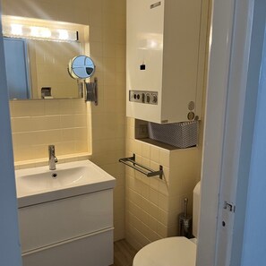 Haartrockner, Seife, Toilettenpapier