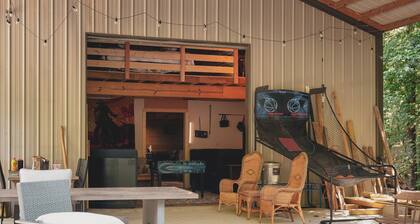 NEW King's Adventure Cabin -10 miles from downtown Tupelo - 17 acres