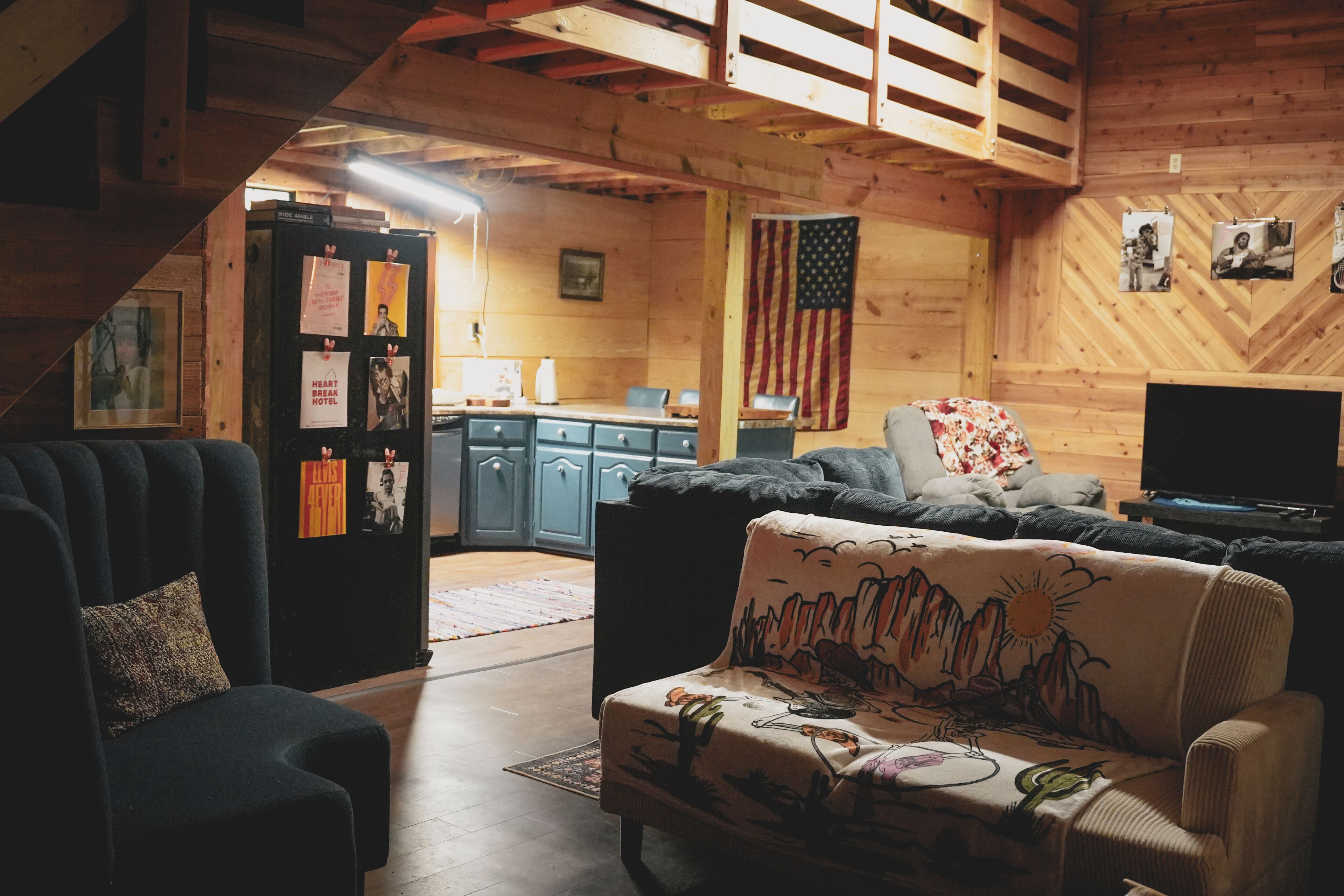 Smart TV, lareira, DVD player, pebolim