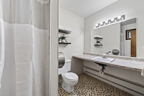 Comfort Double Room, 2 Queen Beds, Kitchenette | Bathroom