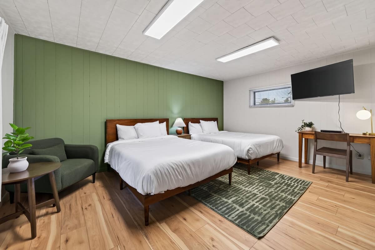 Laptop workspace, free WiFi